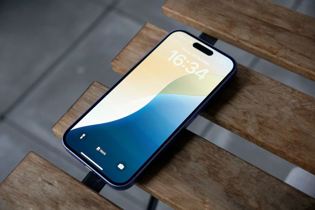 iPhone 16 Tabletop